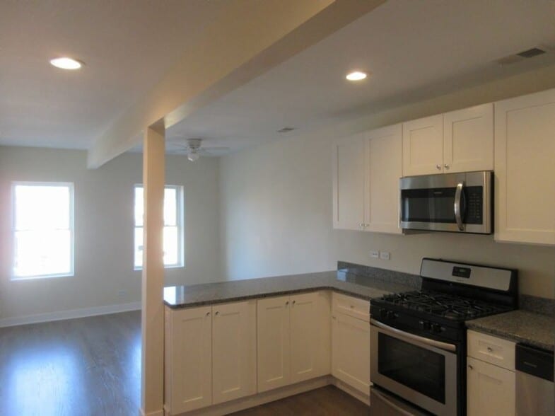 Building Photo - 2020 N Bissell St