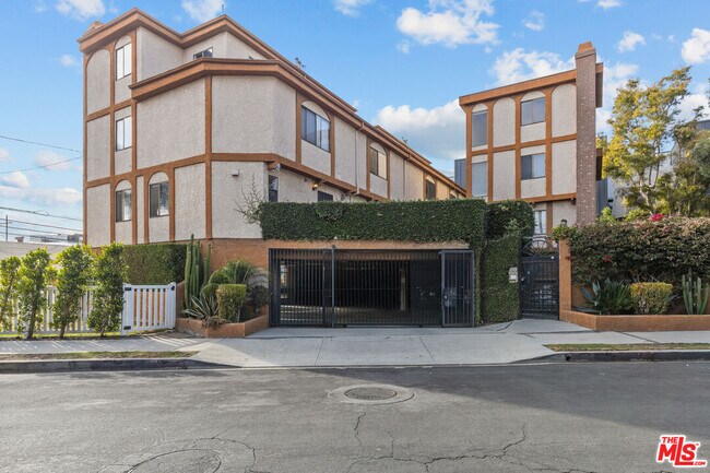 Building Photo - 2480 Penmar Ave