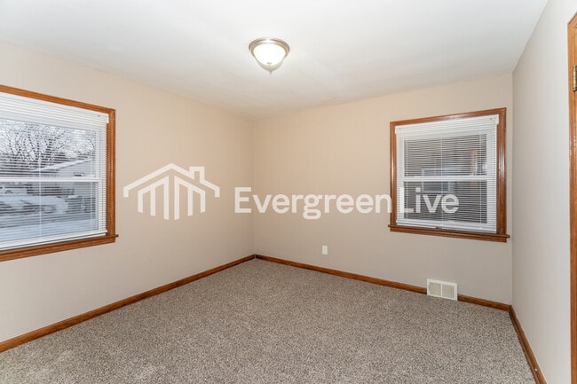 Building Photo - 4806 W Hampton Ave