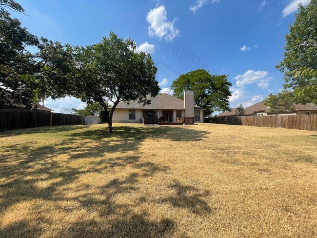 Building Photo - 1002 Windy Hill Rd