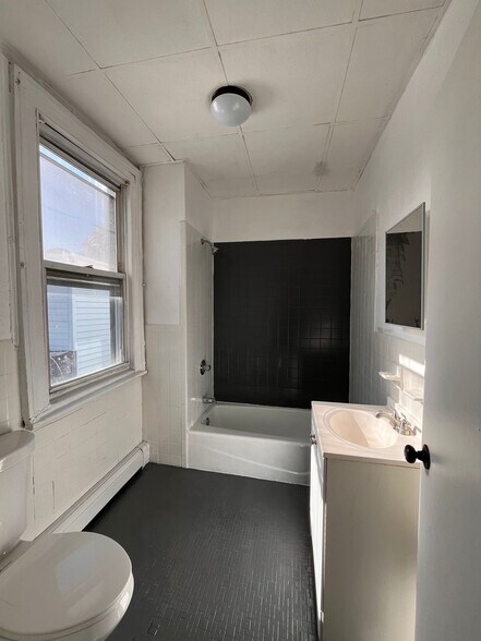 Building Photo - 112 Linden Ave