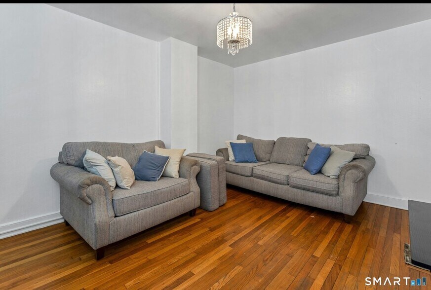 Building Photo - 18 Grandview Ave