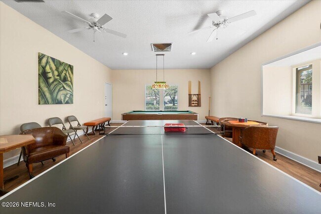 Building Photo - 8140 Sutton Pl N