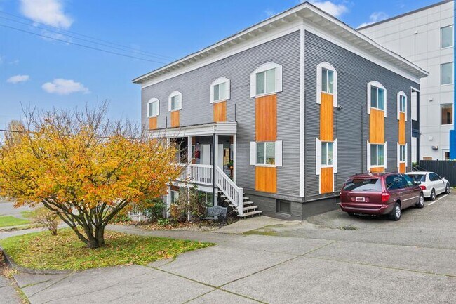 Building Photo - 612 S 18th St