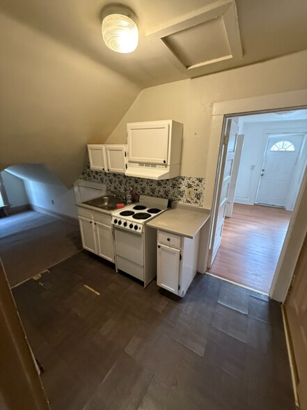 Building Photo - 353 Park St