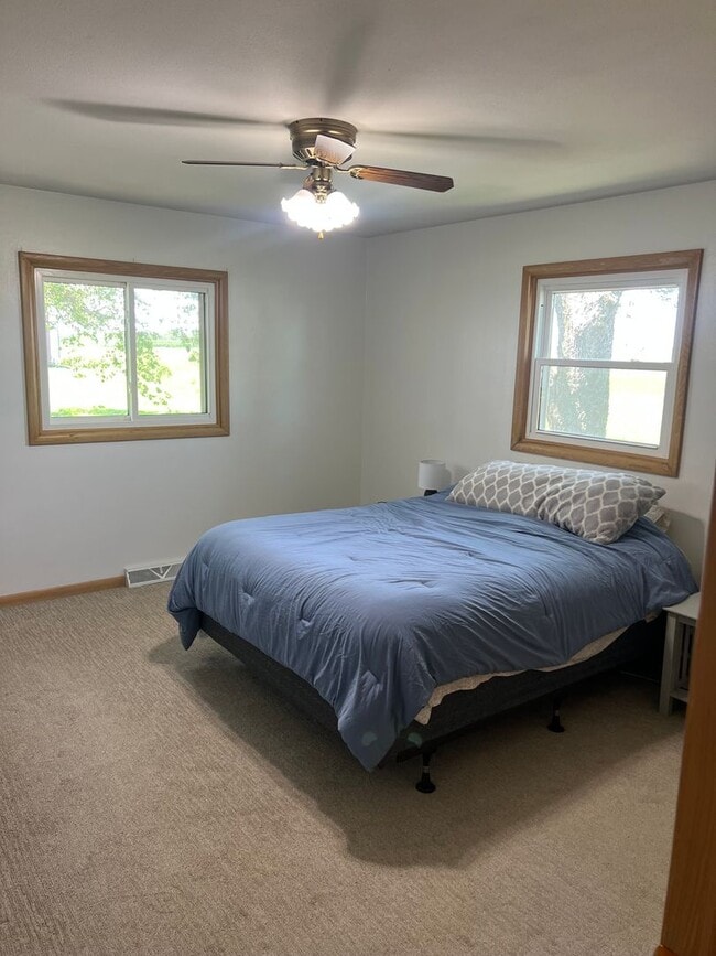 Building Photo - Rent; 3 bed acreage property