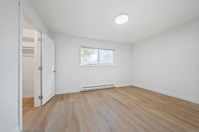 Building Photo - Fully Remodeled 2?Bedroom Apartment in Buckman Neighborhood