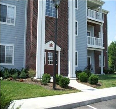 Front entry of building - 2275 Pinnacle Ct