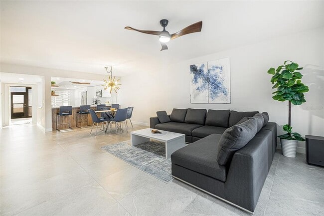 Building Photo - 16320 Kelly Cove Dr