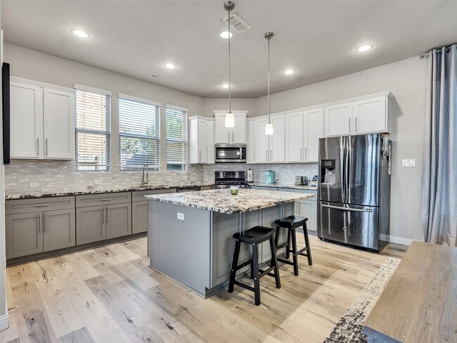 Building Photo - 18324 Parkview Point Dr