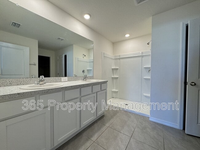 Building Photo - 11505 Timber Grv Ln