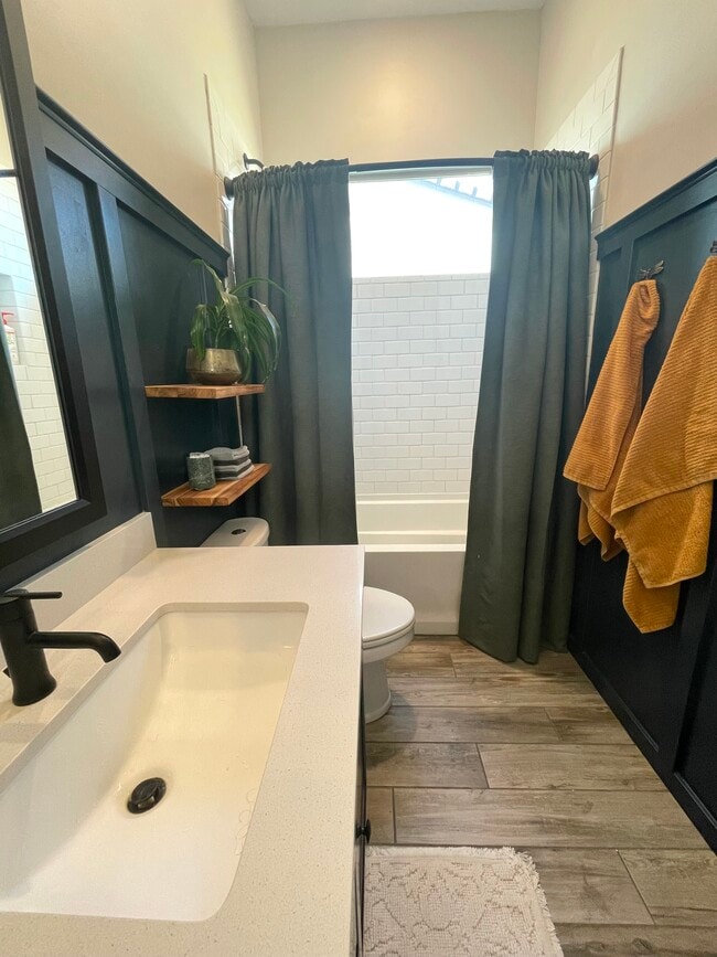 Building Photo - 17243 W Echo Ln