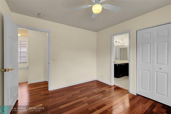 Building Photo - 3829 NW 62nd Ct