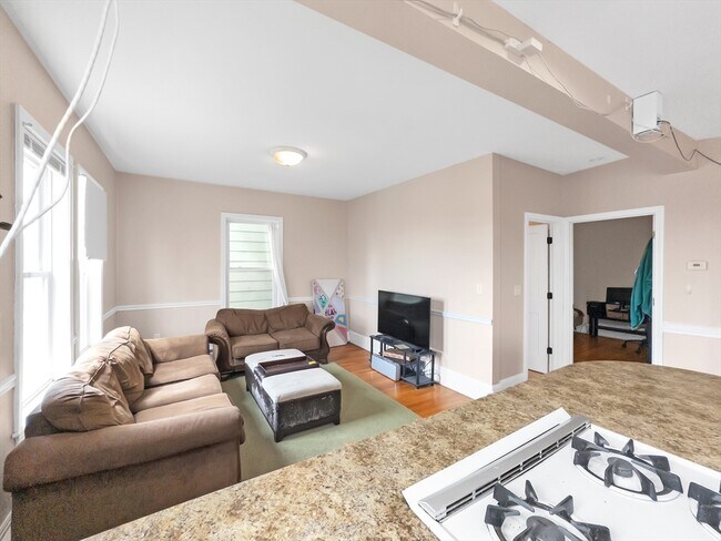 Building Photo - 32 Fisher Ave