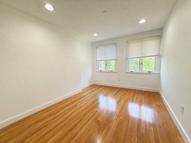 Building Photo - 26 Hammond Pond Pkwy