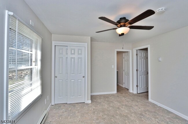 Building Photo - 63 Iowa Ave