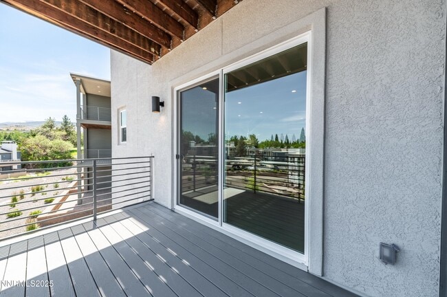 Building Photo - 1513 Golf Club Dr