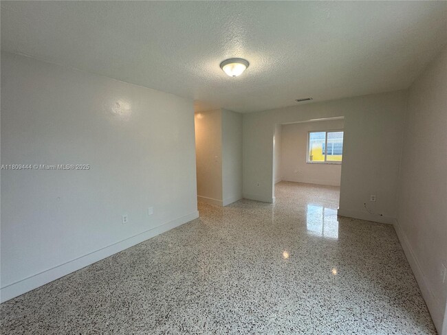 Building Photo - 1760 SW 3rd St