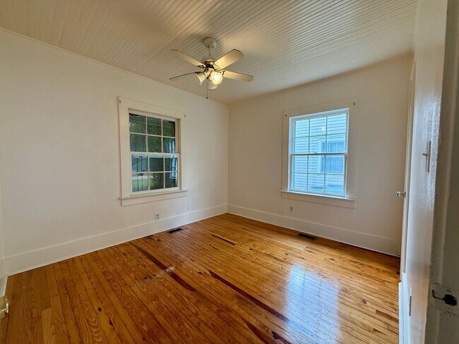 Building Photo - 707 Brisson Ave