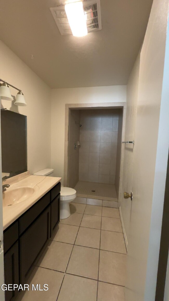 Building Photo - 10905 Bob Stone Dr