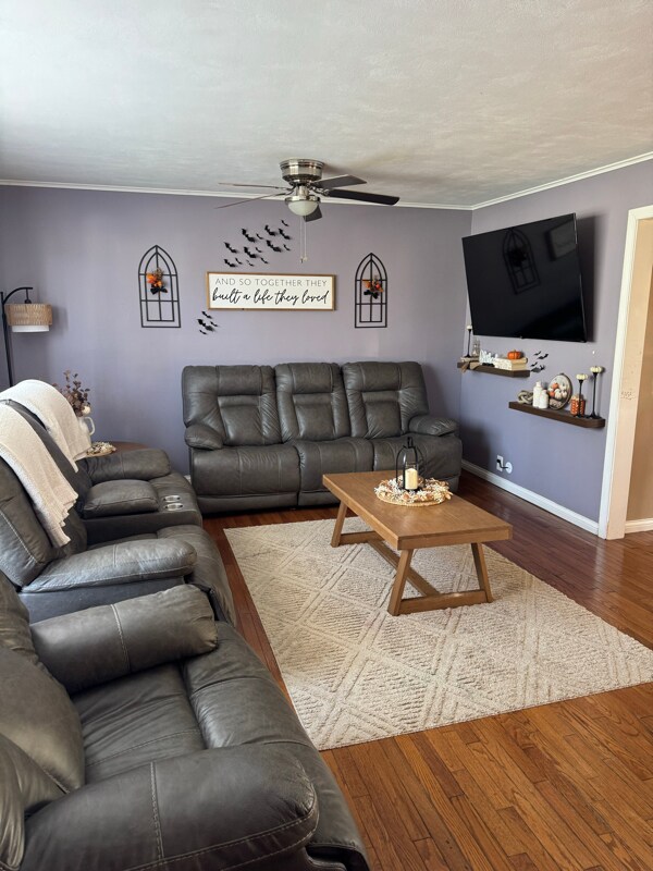 Building Photo - 637 2nd St