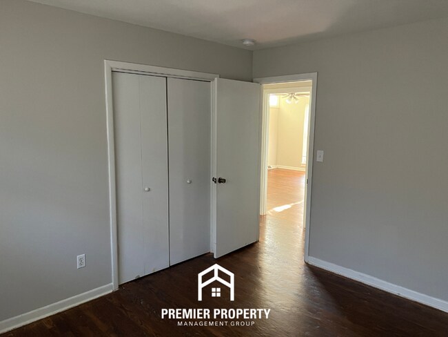 Building Photo - 2322 Rodgers Dr NE