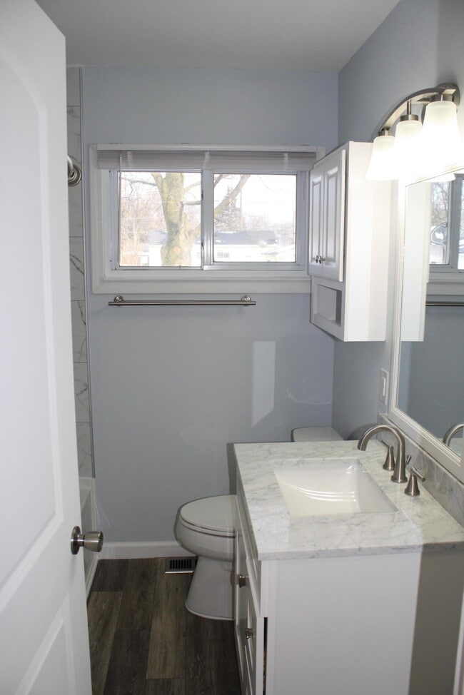 Building Photo - 264 Highland Dr
