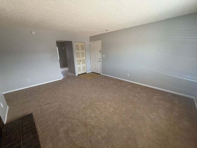 Building Photo - 4471 E Pikes Peak Ave