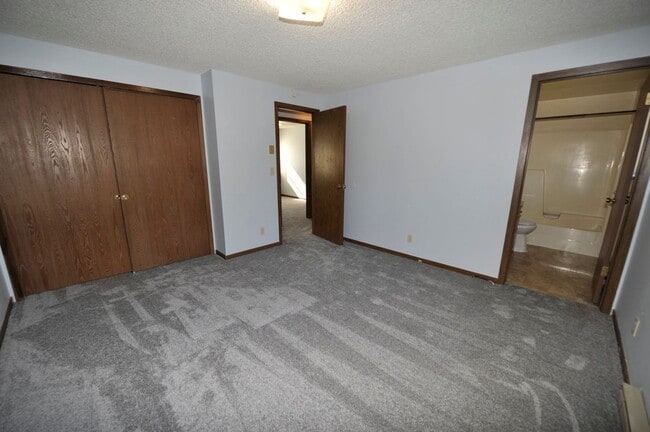 Building Photo - 3 bed 2 bath rancher duplex close to Hayden Lake