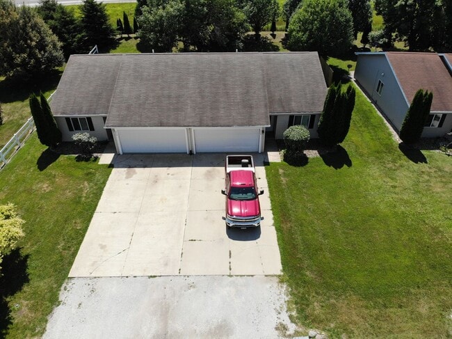 Building Photo - 226-228 Haws Dr.