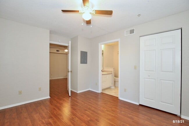 Building Photo - 827 Camargo Way