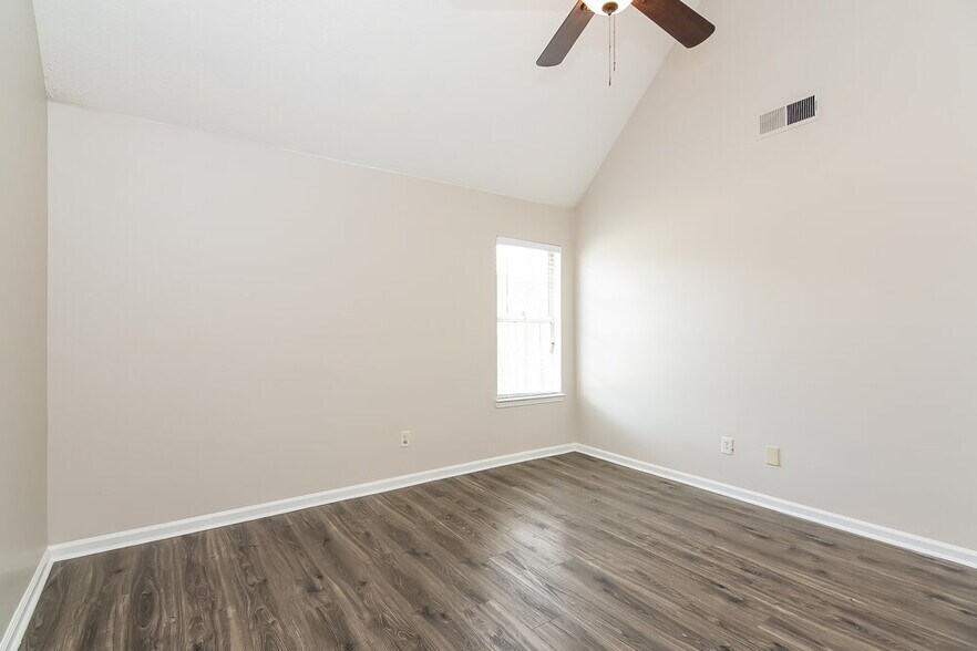 Building Photo - 1886 Towson Ln