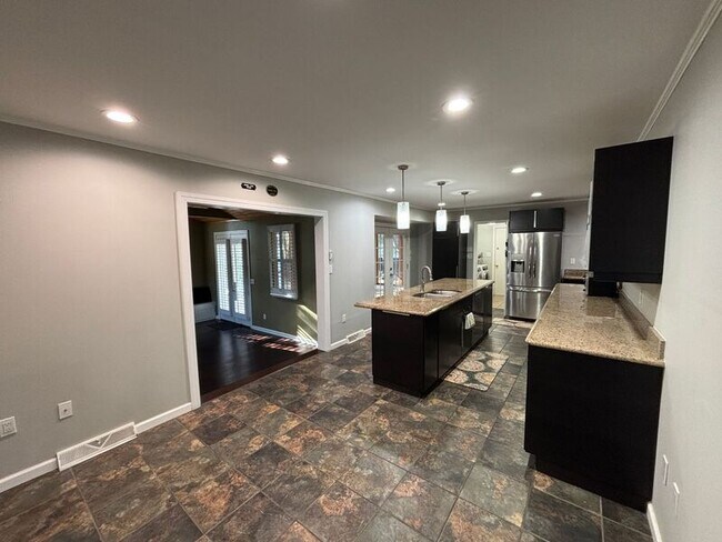 Building Photo - 5327 Chantilly Ln