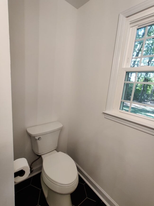 Building Photo - Renovated 3 Bedroom Home in Oakdale