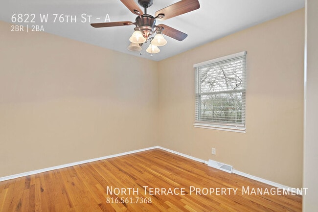 Building Photo - 2BR 2B with W/D and Hardwood Floors