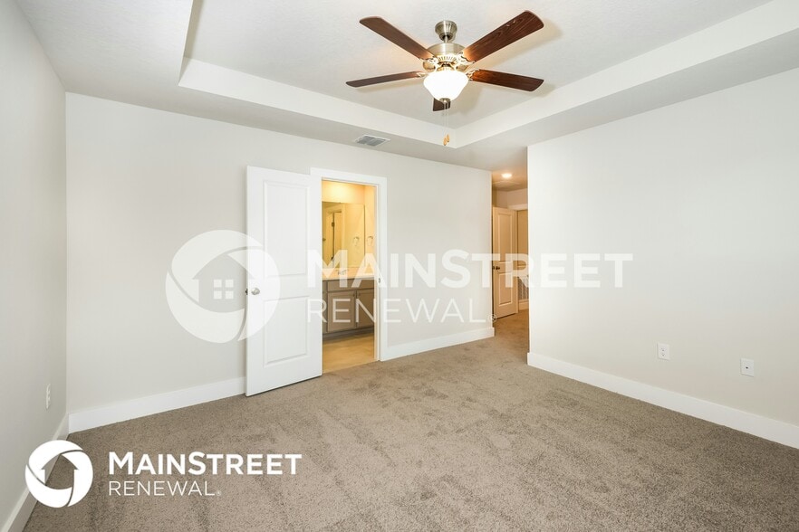 Building Photo - 816 E Voorhis Ave