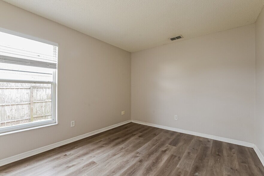 Building Photo - 2234 Majestic Eagle Cir