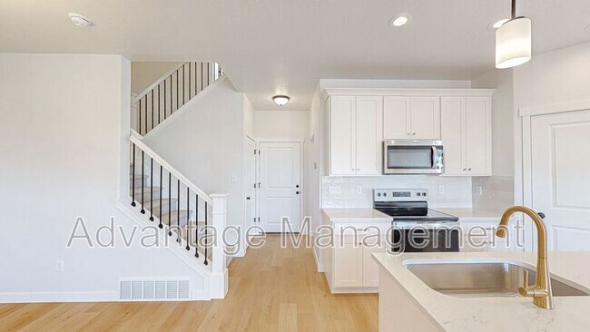 Building Photo - 318 W 2280 S