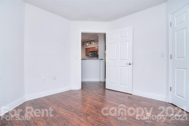 Building Photo - 2500 Cranbrook Ln