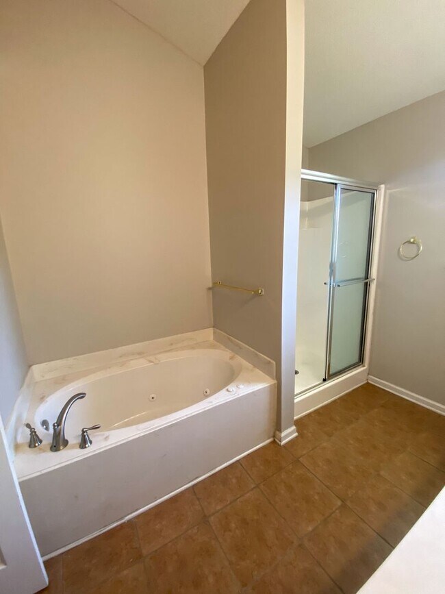 Building Photo - 3 bed, 2 bath house with fresh paint, appliances in Southaven