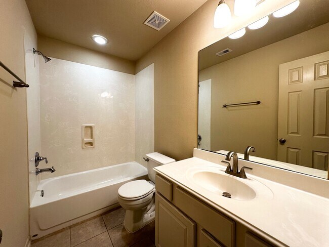 Building Photo - 2510 Avalon Lake Ln