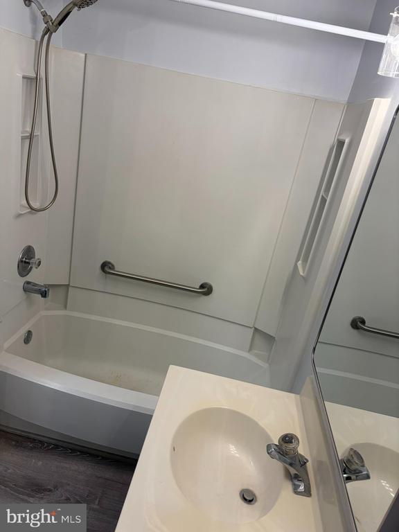 Building Photo - 424 Crisfield Dr