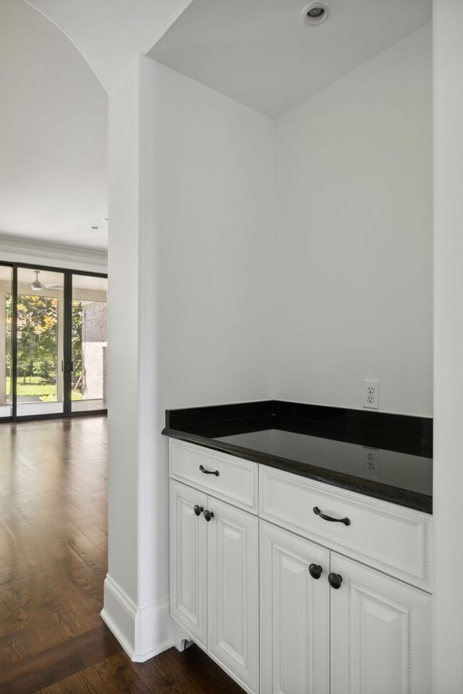 Building Photo - 3 Crooked Stick Ln