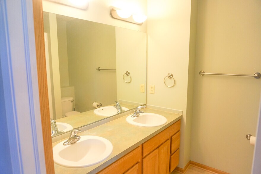 Building Photo - 3633 McLaughlin Dr