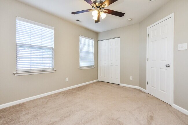 Building Photo - 1453 Cairo Way