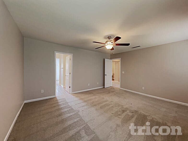 Building Photo - 1039 Manston Pl SW