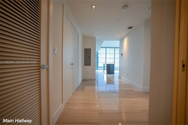 Building Photo - 1451 Brickell Ave