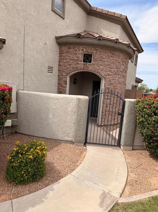 Building Photo - 8462 E Pampa Ave