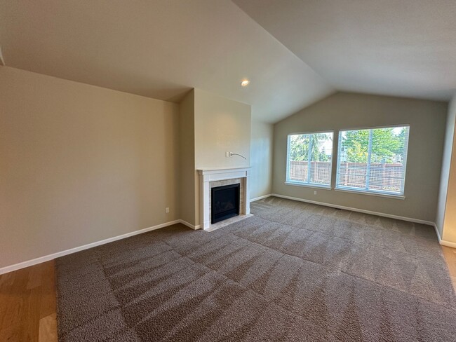 Building Photo - 9546 6th Way SE