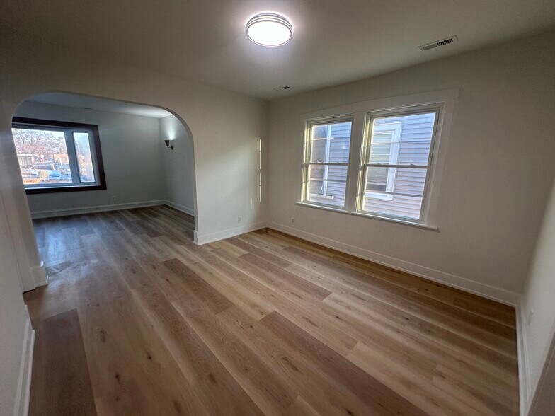 Building Photo - 5624 N Marmora Ave